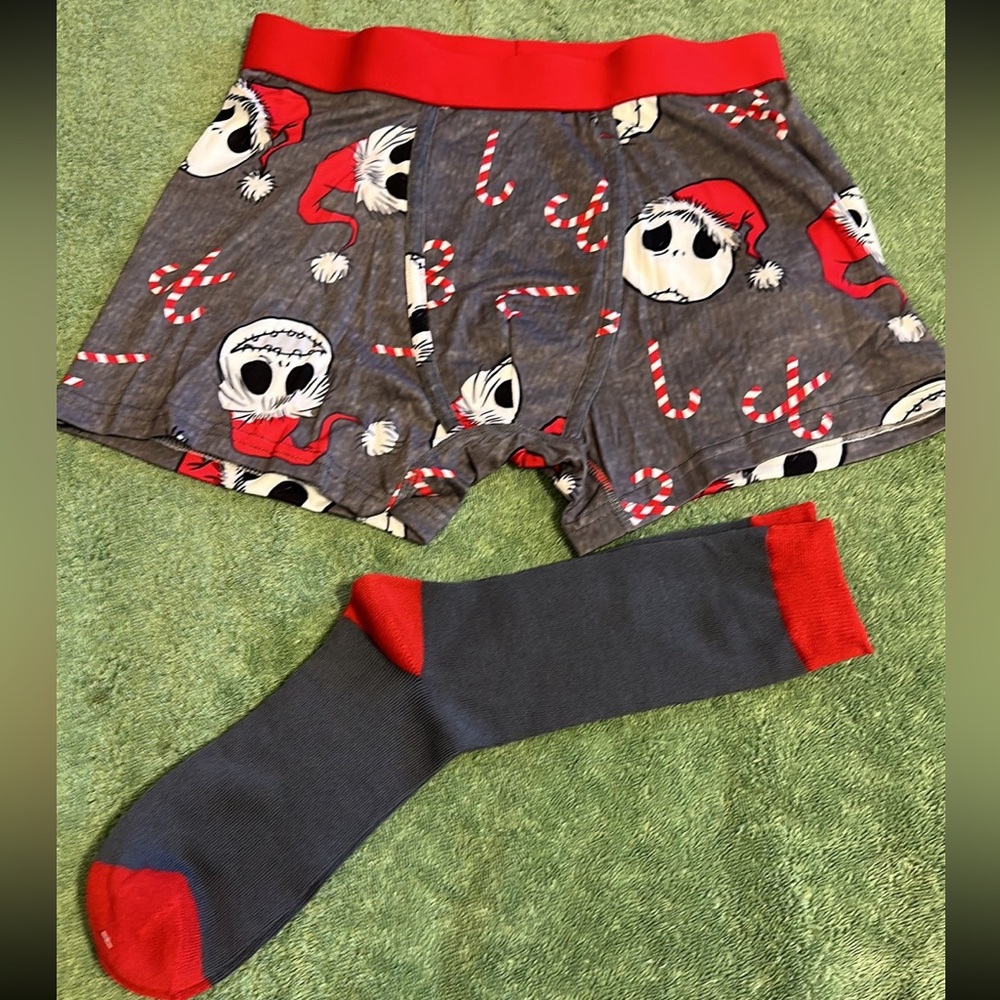 NIGHTMARE BEFORE CHRISTMAS SET,BRAND NEW, BOXERS/SHORT & MATCHING SOCKS